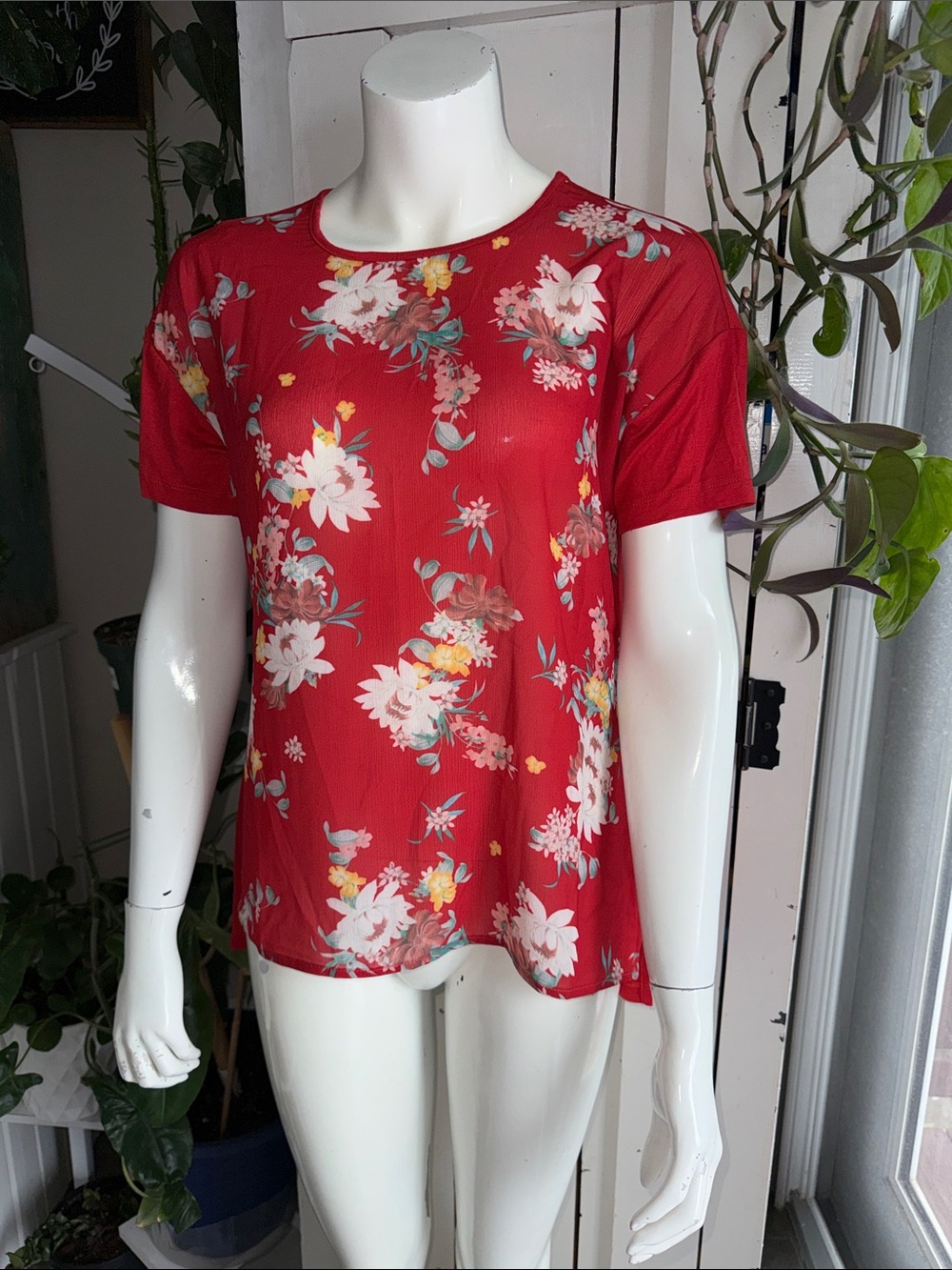 Suzy Shier Red Floral Short Sleeve Women's Top NWOT rayon XS